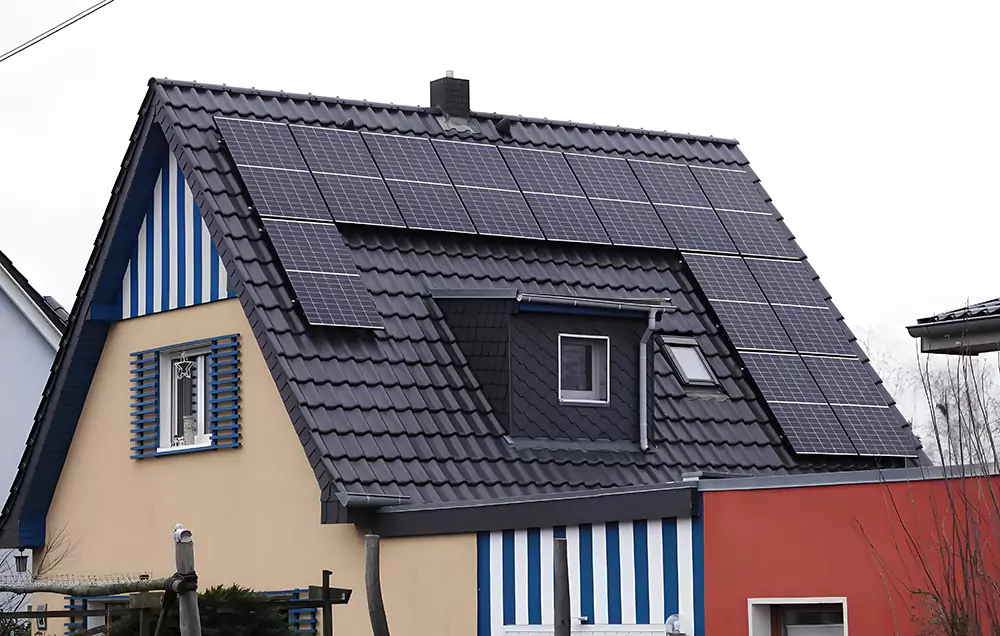 How to solve the intermittency problem of solar energy storage systems?